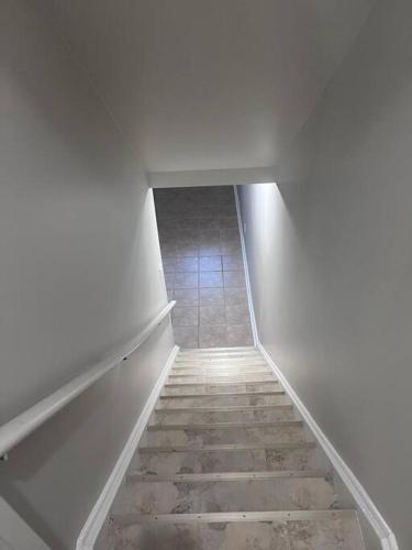 Home away from Home Close to Pearson Airport Malls and Highways - Tap to explore photos
