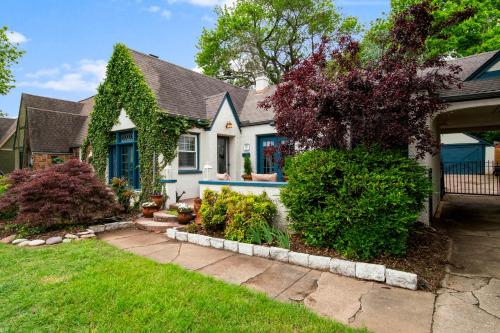 Ivy Cottage W Hot Tub By Hvnlyhomes in Swan Lake