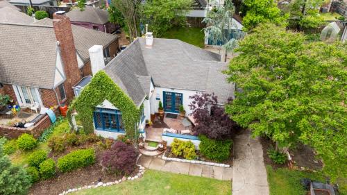 Ivy Cottage W Hot Tub By Hvnlyhomes in Swan Lake
