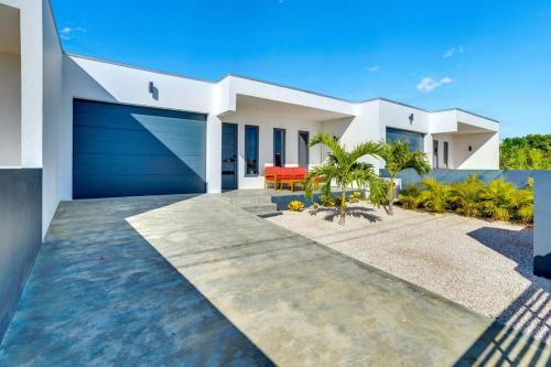 FourVillas with Private Magnesium Pool 3 min to the Beach & Dive Rinse Tank FourVillas with Private Magnesium Pool 3 min to the Beach & Dive Rinse Tank