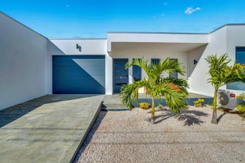 FourVillas with Private Magnesium Pool 3 min to the Beach & Dive Rinse Tank FourVillas with Private Magnesium Pool 3 min to the Beach & Dive Rinse Tank