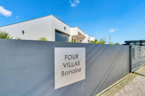 FourVillas with Private Magnesium Pool 3 min to the Beach & Dive Rinse Tank FourVillas with Private Magnesium Pool 3 min to the Beach & Dive Rinse Tank