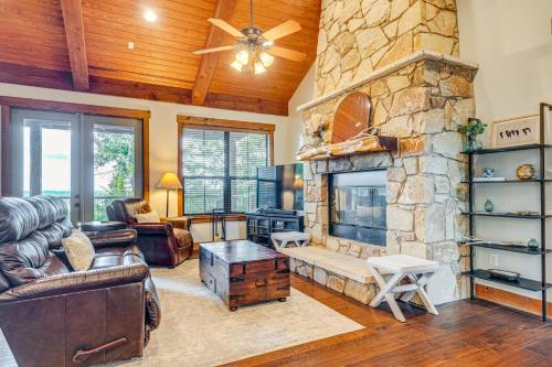 Scenic View! Resort-Style Lake Travis Group Escape in Jonestown (TX)