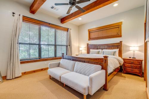 Scenic View! Resort-Style Lake Travis Group Escape in Jonestown (TX)