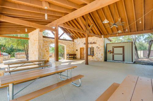 Scenic View! Resort-Style Lake Travis Group Escape in Jonestown (TX)