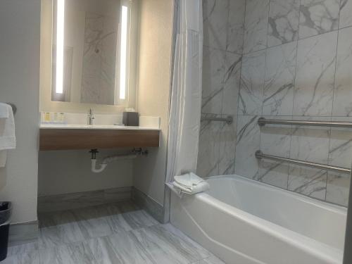 Microtel Inn & Suites by Wyndham Amarillo West – Amarillo, TX