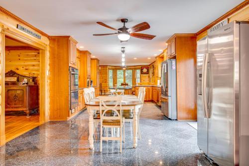 Spacious Belmont House Perfect Christmas Hideaway - image 10