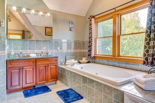 Spacious Belmont House Perfect Christmas Hideaway - image 2