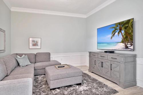 Vista Cay Lake View Outlook Penthouse near All Parks & Convention in Orlando, USA