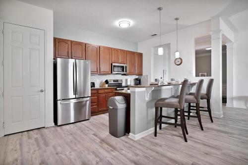 Vista Cay Lake View Outlook Penthouse near All Parks & Convention in Orlando, USA