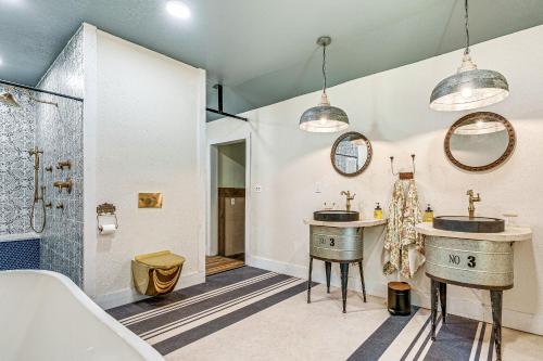 Benton Harbor Home 3 Mi to Beach Grill and Yard