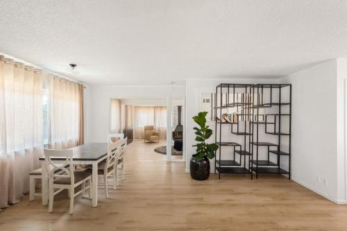 Spacious Modern Home with Scenic Views & Outdoor in Anza, USA