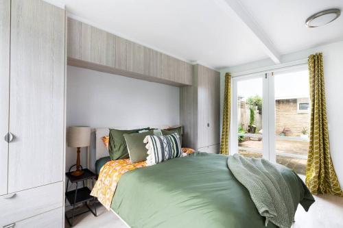 Spacious, Pet Friendly - Close to Main St