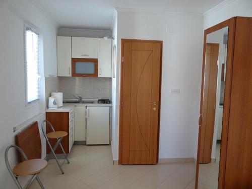 Apartments by the sea Pag - 17147 - image 4