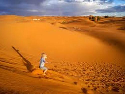 Surrounding environment, Aaladdin luxury camp in Merzouga