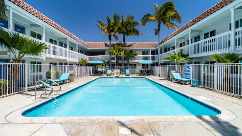 Úszómedence, Studio 6  Suites Carpinteria, CA–Santa Barbara-South in Carpinteria (Kalifornia)