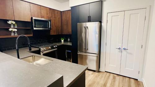 Luxury Open BD w Pool, Parking, & WD 133 in Los Angeles (CA)