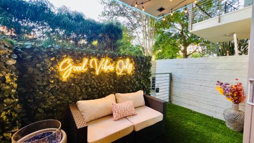 Luxury Open BD w Pool, Parking, & WD 133 in Los Angeles (CA)