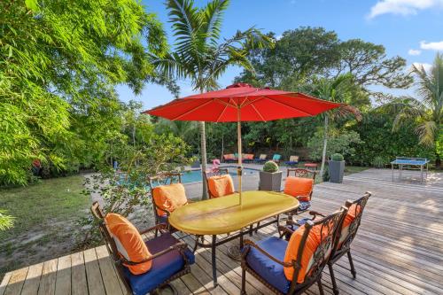 Spacious 4BR, 5 Min Chase Stadium, Pool & Jacuzzi in Fort Lauderdale, USA