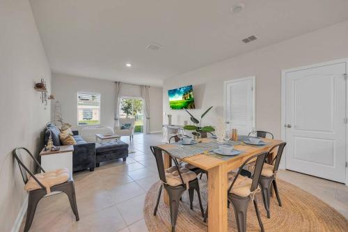 Oasis Sanctuary, Close to the Beach, Game Room, 3 BD