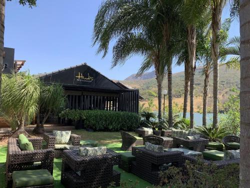 Suíte com Vista para o Lago em Capitólio, acesso a piscina adulto e infantil, quadra de beach tênis e playgroud