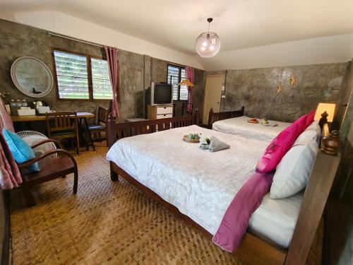 ห้องพักสำหรับ 4 คน ห้องน้ำส่วนตัว (Quadruple Room with Private Bathroom)
