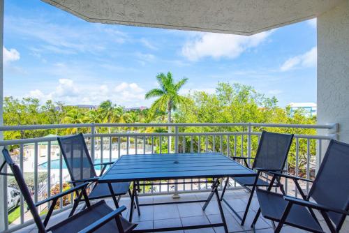 The Barbados -Bright Condo w Pool in Key West, USA