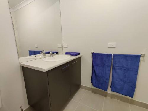 Pelican Cliff in เมตุง