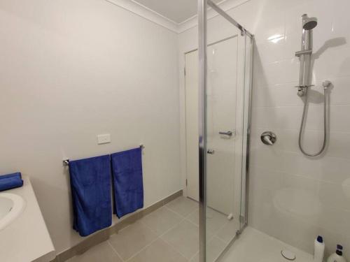 Pelican Cliff in เมตุง