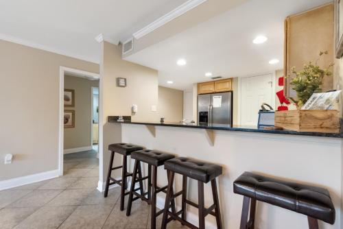 Fun 2 bed/2 bath condo with pool on Biloxi Beach in Biloxi, USA