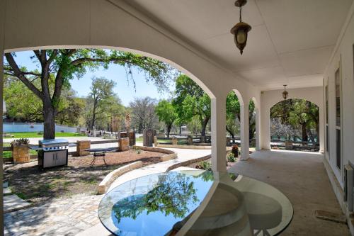 Casa Blanca in Texas Hill Country in Хант