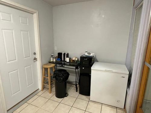 Motel Oasis Inn - image 11