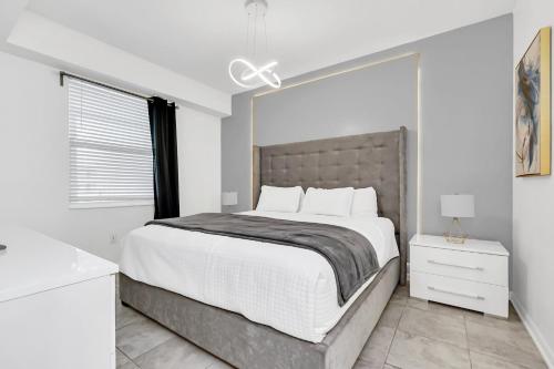 Sunny Storey Lake Oasis w/ Pool & near disney