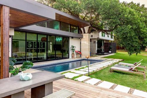 Eastside Mansion with Pool - Rainey St - 7 min drive in Austin, USA
