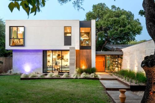 Eastside Mansion with Pool - Rainey St - 7 min drive in Austin, USA