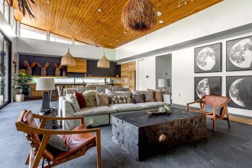 Eastside Mansion with Pool - Rainey St - 7 min drive in Austin, USA