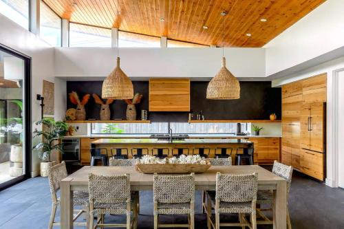 Eastside Mansion with Pool - Rainey St - 7 min drive in Austin, USA