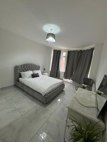 Elegant Estates Humble Abode Room 2