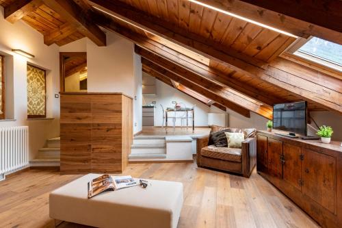 Apartment with Mountain View