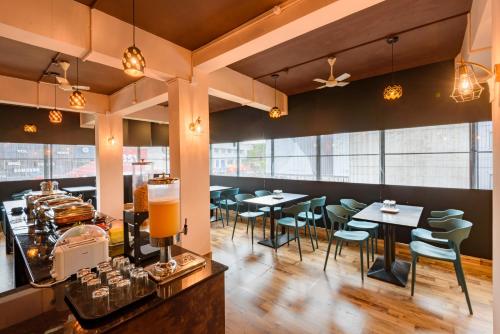 Restaurant, Hotel Stay Bella in Kozhikode / Calicut