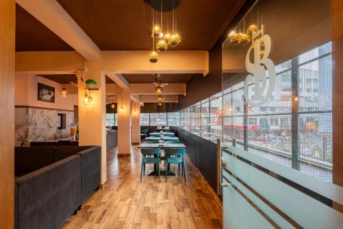 Restaurant, Hotel Stay Bella in Kozhikode / Calicut