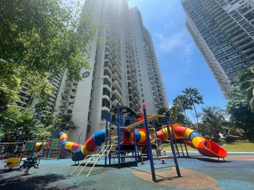 สนามเด็กเล่น, MONIC STAYCATION #RegaliaPark Starview Forest City near ทางด่วนเซคกั้น ลิงค์