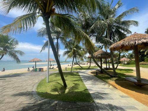 ที่เที่ยวใกล้ที่พัก, MONIC STAYCATION #RegaliaPark Starview Forest City near ทางด่วนเซคกั้น ลิงค์