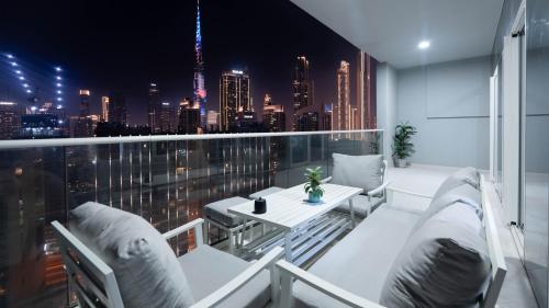 Luxury 2BR apartment with Burj View GYM & Pool, Dubái