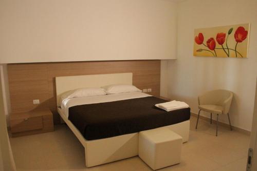 1 queen bed, 1 sofa bed