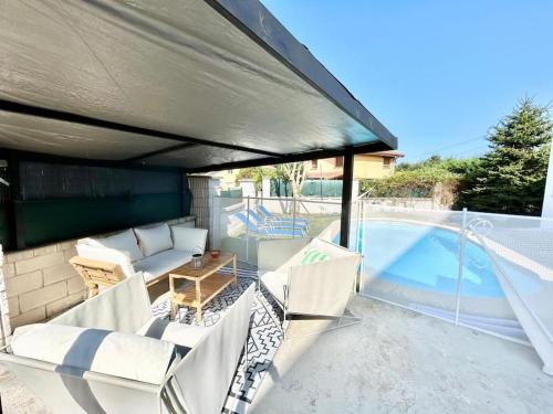 Increíble chalet con piscina muy cerca de la playa gîte à louer Suesa