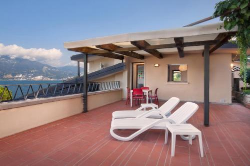 Apartment with Lake View