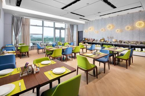 Hampton By Hilton Shenzhen Futian Mangrove Park Apartments near Yuen Long MTR Station