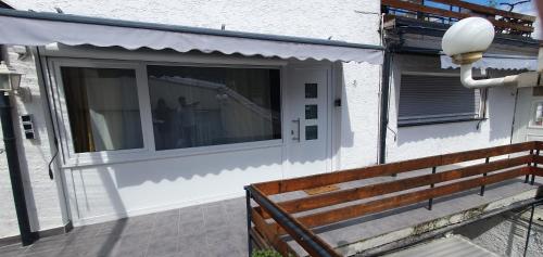 Exterior view, Großzugige Wohnung, 1 Min zum Hafen in Walluf
