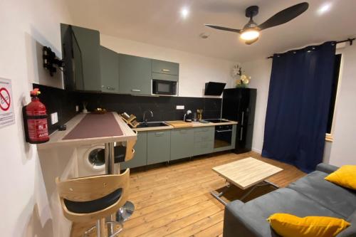 19B - Le Bastille a cosy apartment in a great location in ตูล